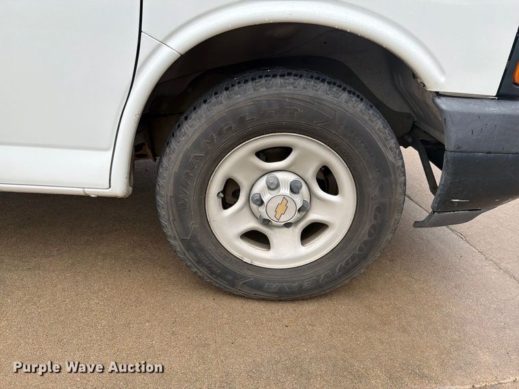 image for item DY3411 2003 Chevrolet Express 1500 van