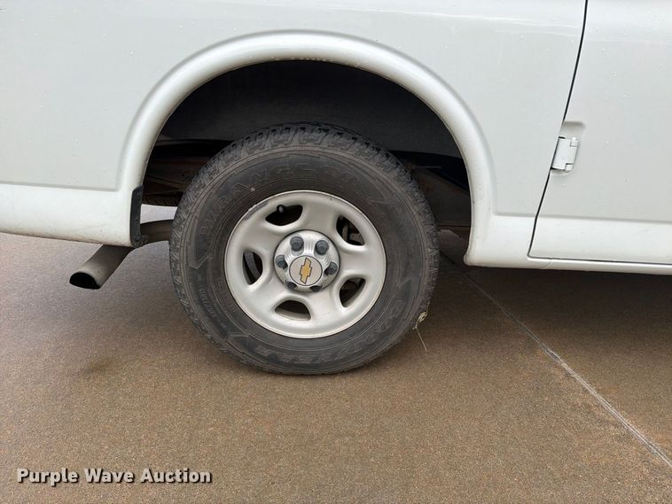 image for item DY3411 2003 Chevrolet Express 1500 van