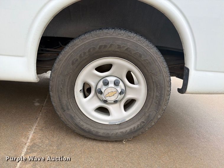 image for item DY3411 2003 Chevrolet Express 1500 van