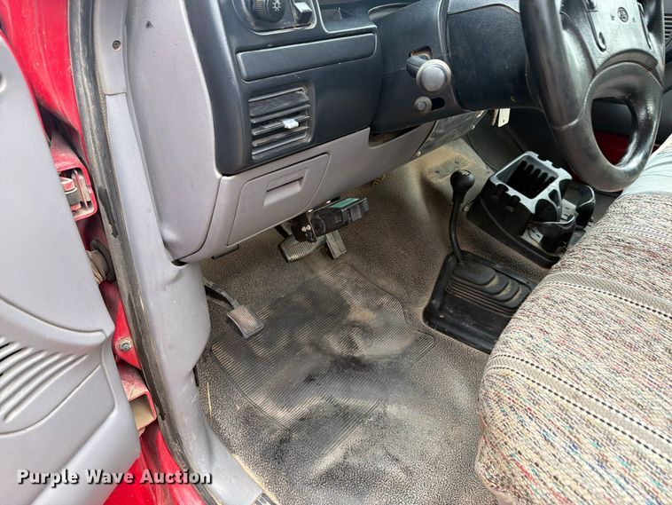 image for item DY3425 1996 Ford F250 Ext. Cab pickup truck