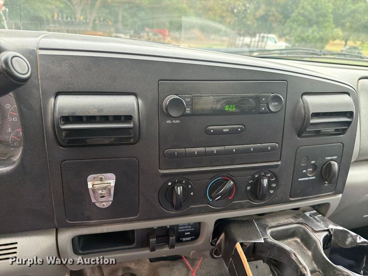 image for item DY3427 2005 Ford F250 Super Duty pickup truck