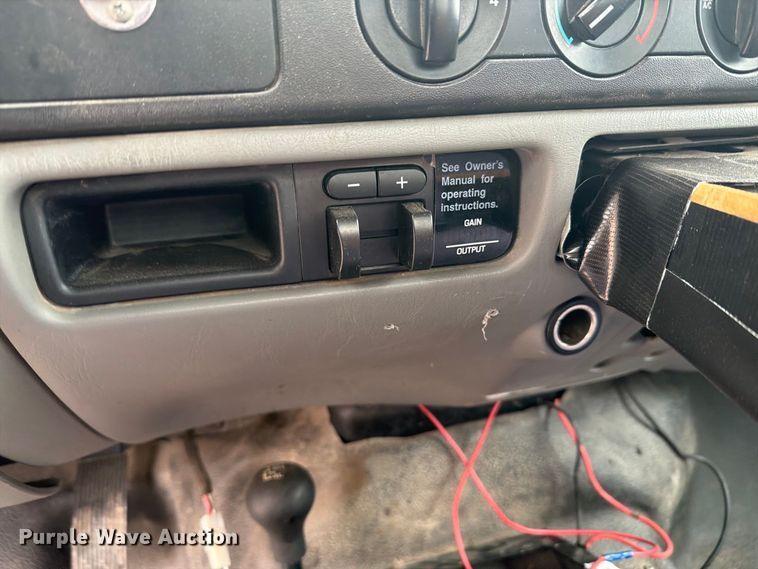 image for item DY3427 2005 Ford F250 Super Duty pickup truck