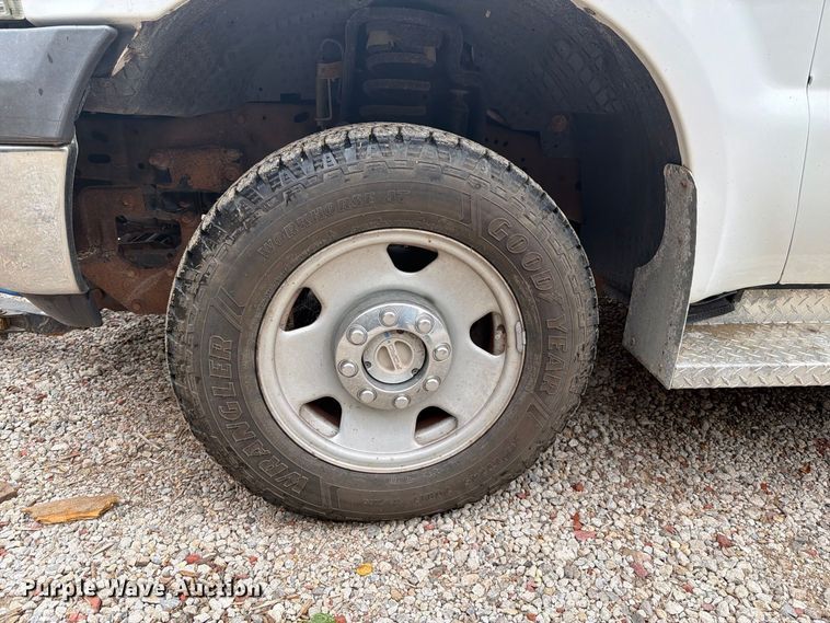 image for item DY3427 2005 Ford F250 Super Duty pickup truck