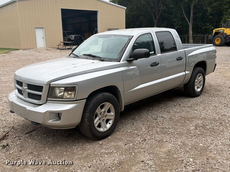 image for item DY3428 2010 Dodge Dakota Crew Cab pickup truck