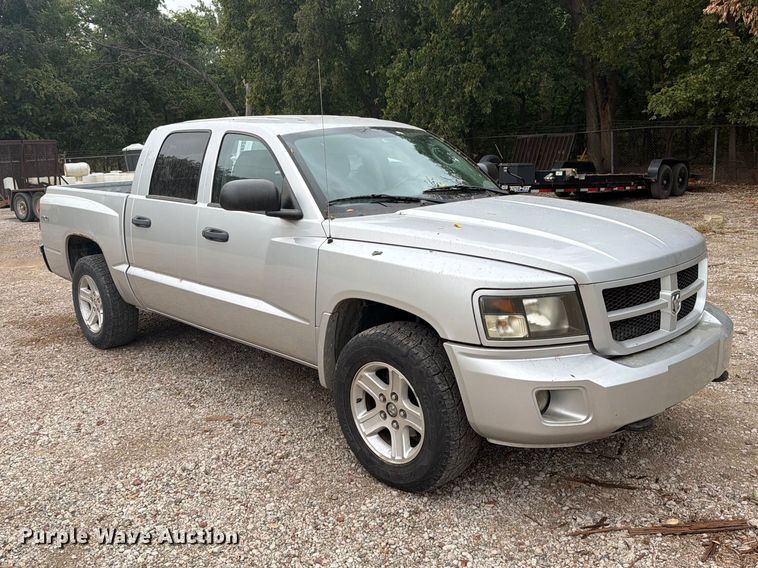 image for item DY3428 2010 Dodge Dakota Crew Cab pickup truck