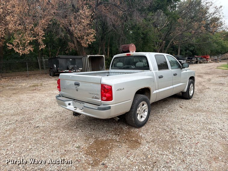 image for item DY3428 2010 Dodge Dakota Crew Cab pickup truck