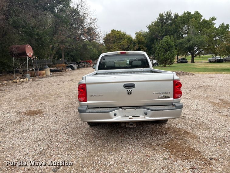image for item DY3428 2010 Dodge Dakota Crew Cab pickup truck