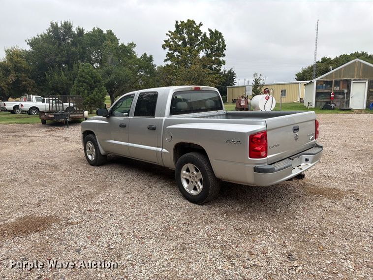 image for item DY3428 2010 Dodge Dakota Crew Cab pickup truck