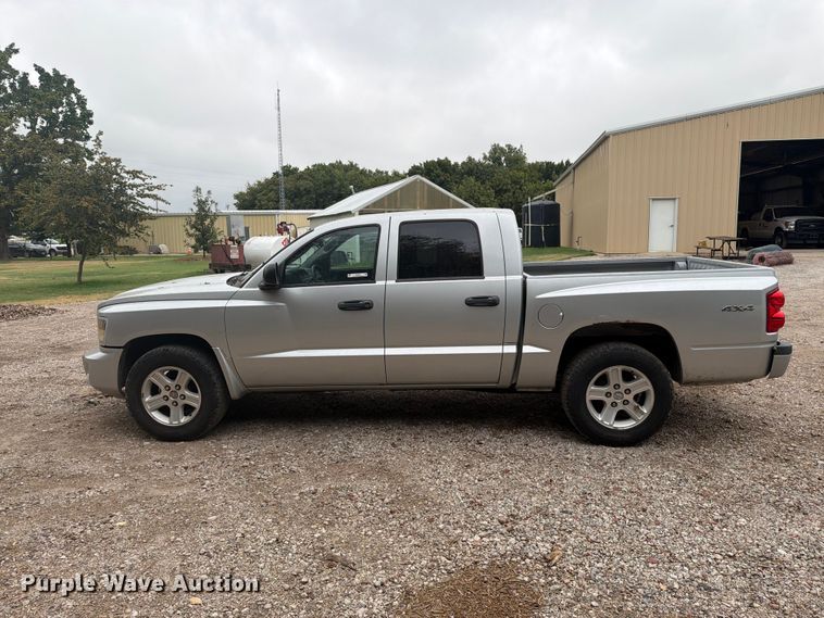 image for item DY3428 2010 Dodge Dakota Crew Cab pickup truck