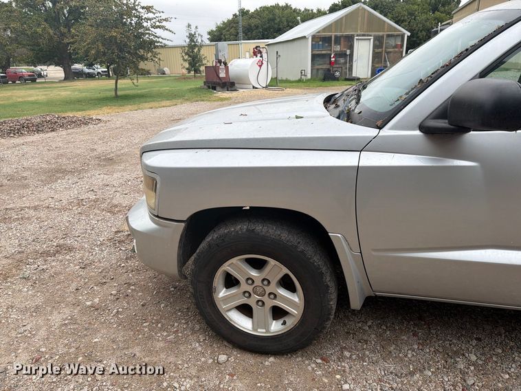 image for item DY3428 2010 Dodge Dakota Crew Cab pickup truck