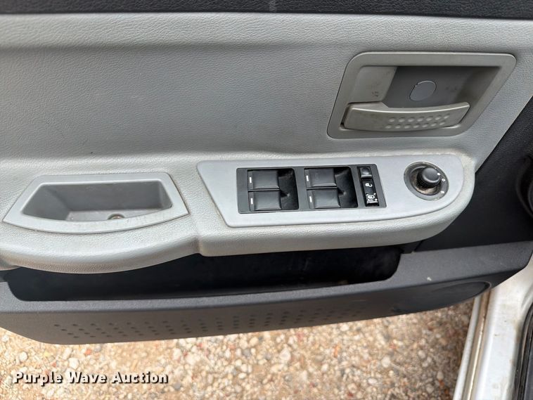 image for item DY3428 2010 Dodge Dakota Crew Cab pickup truck