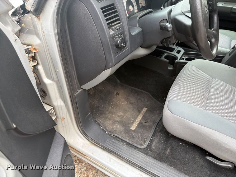 image for item DY3428 2010 Dodge Dakota Crew Cab pickup truck