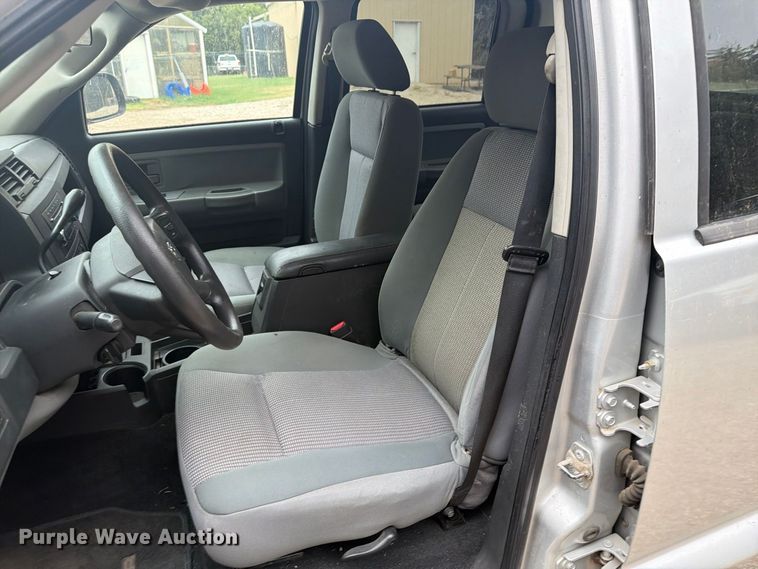 image for item DY3428 2010 Dodge Dakota Crew Cab pickup truck