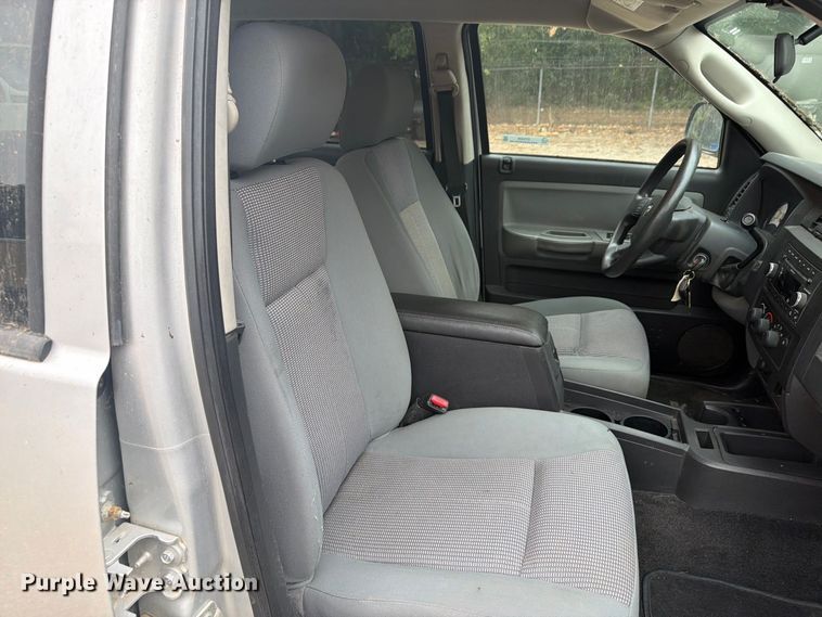 image for item DY3428 2010 Dodge Dakota Crew Cab pickup truck