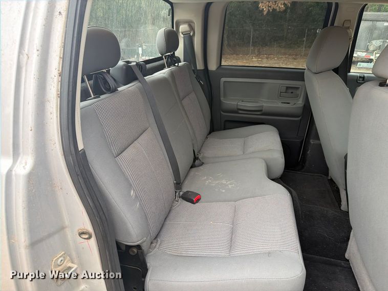 image for item DY3428 2010 Dodge Dakota Crew Cab pickup truck