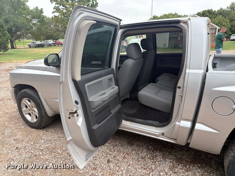 image for item DY3428 2010 Dodge Dakota Crew Cab pickup truck