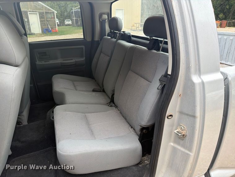 image for item DY3428 2010 Dodge Dakota Crew Cab pickup truck
