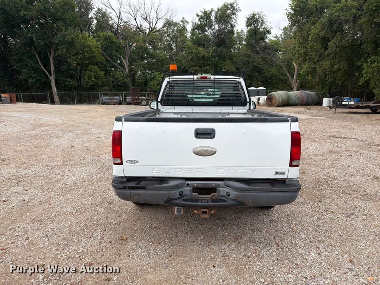 image for item DY3431 2003 Ford F250 pickup truck