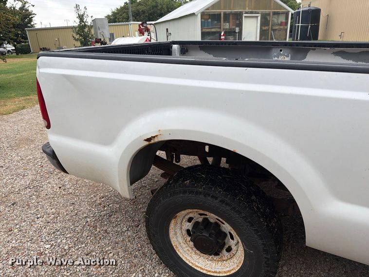 image for item DY3431 2003 Ford F250 pickup truck