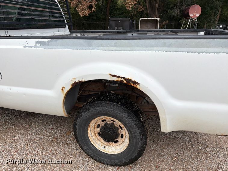 image for item DY3431 2003 Ford F250 pickup truck