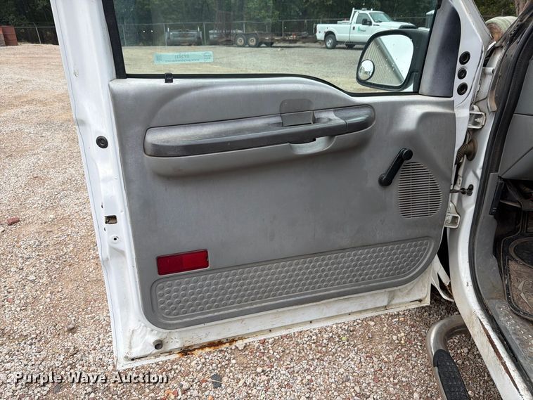 image for item DY3431 2003 Ford F250 pickup truck