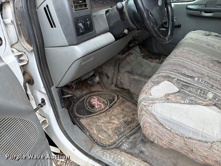 image for item DY3431 2003 Ford F250 pickup truck
