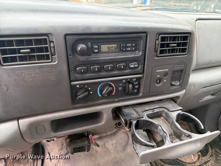 image for item DY3431 2003 Ford F250 pickup truck