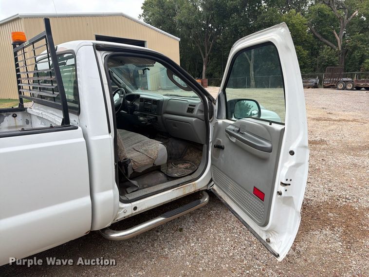 image for item DY3431 2003 Ford F250 pickup truck