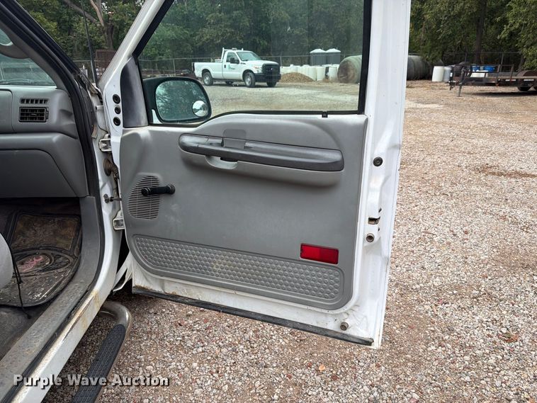 image for item DY3431 2003 Ford F250 pickup truck