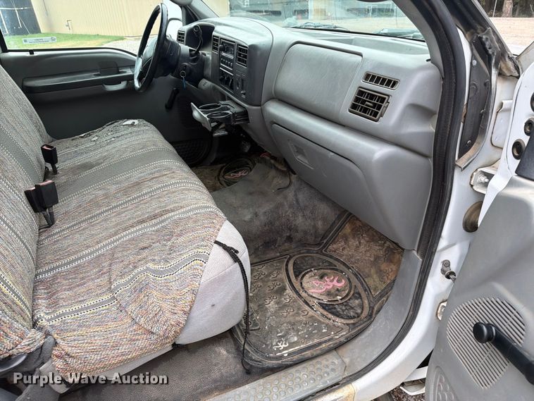 image for item DY3431 2003 Ford F250 pickup truck