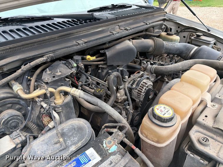 image for item DY3431 2003 Ford F250 pickup truck