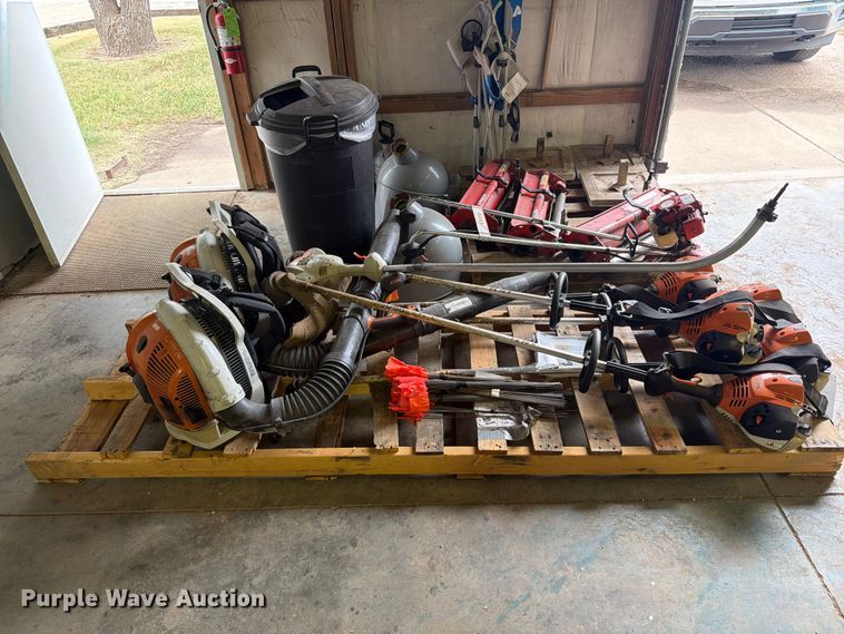 image for item DY3432 Lawn and garden equipment