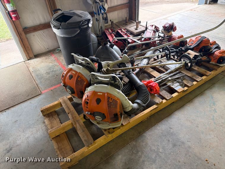 image for item DY3432 Lawn and garden equipment