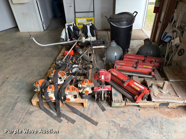 image for item DY3432 Lawn and garden equipment