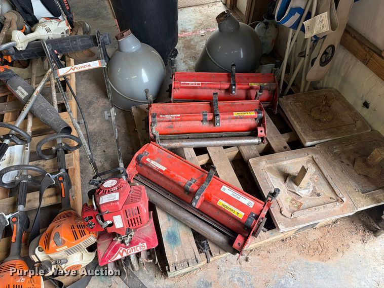 image for item DY3432 Lawn and garden equipment