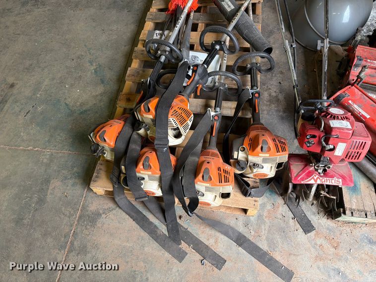 image for item DY3432 Lawn and garden equipment