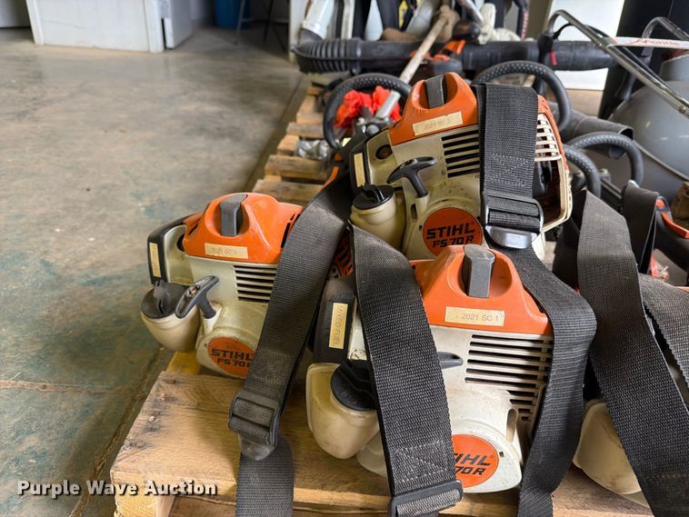 image for item DY3432 Lawn and garden equipment