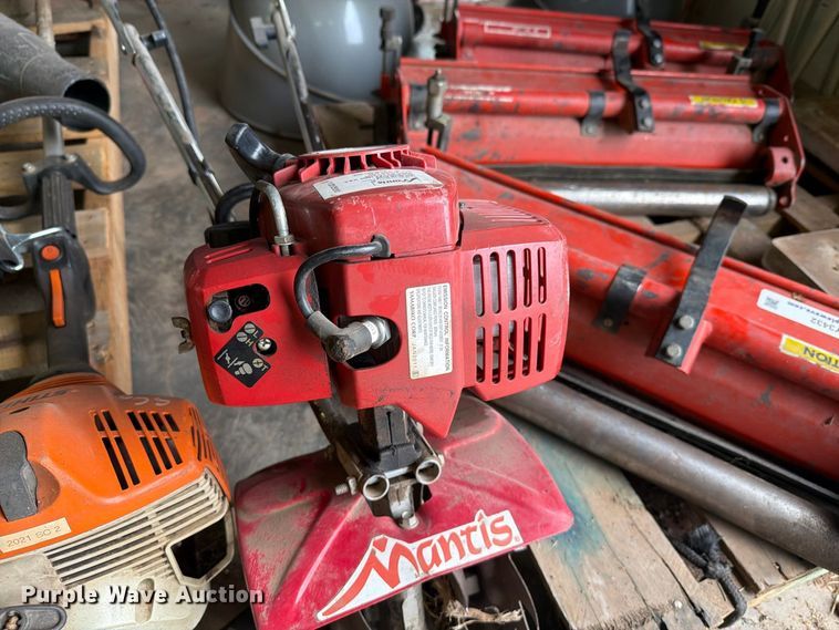 image for item DY3432 Lawn and garden equipment
