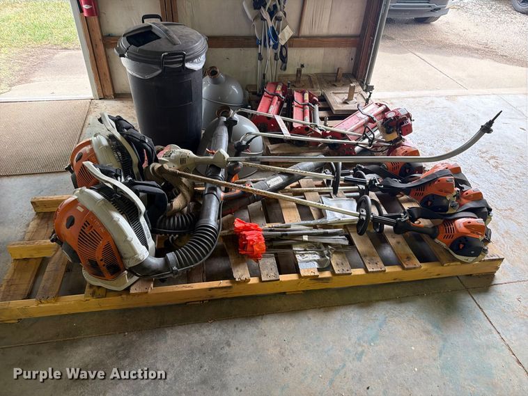image for item DY3432 Lawn and garden equipment