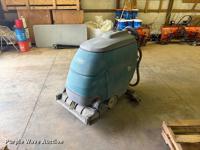 image for item DY3433 Tennant T5 Fast floor scrubber