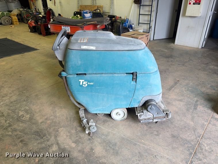 image for item DY3433 Tennant T5 Fast floor scrubber