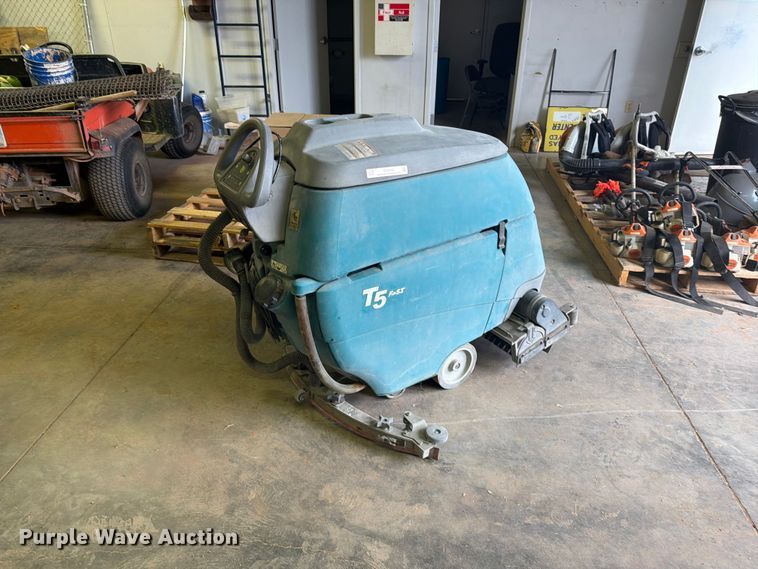 image for item DY3433 Tennant T5 Fast floor scrubber
