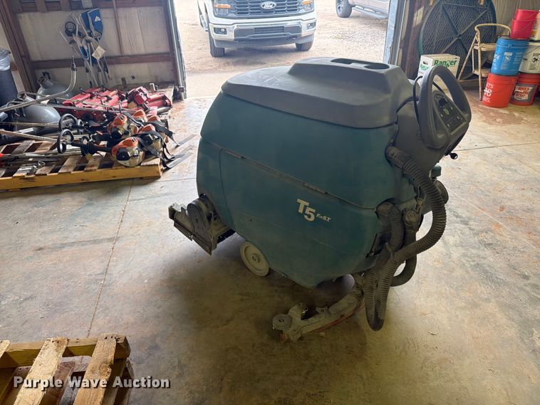 image for item DY3433 Tennant T5 Fast floor scrubber