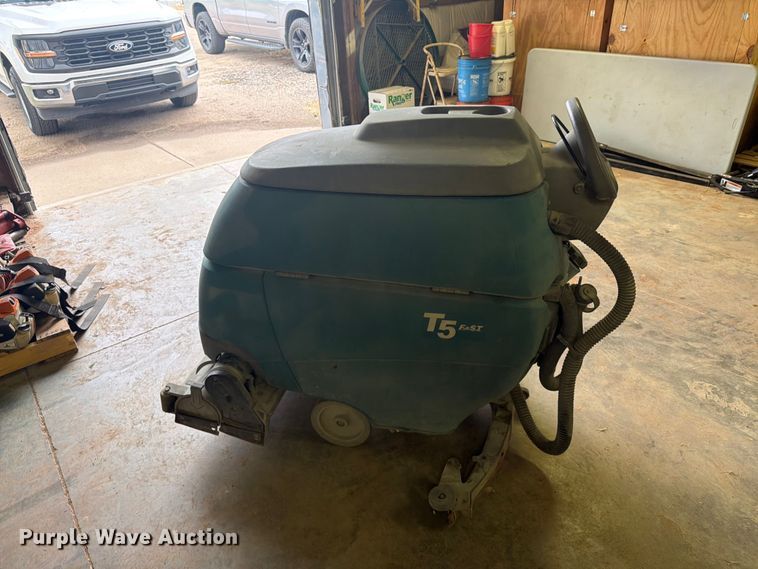 image for item DY3433 Tennant T5 Fast floor scrubber