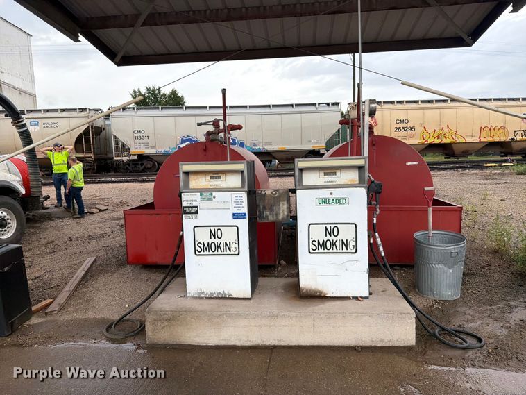 image for item DY3442 Fuel tanks and pumps