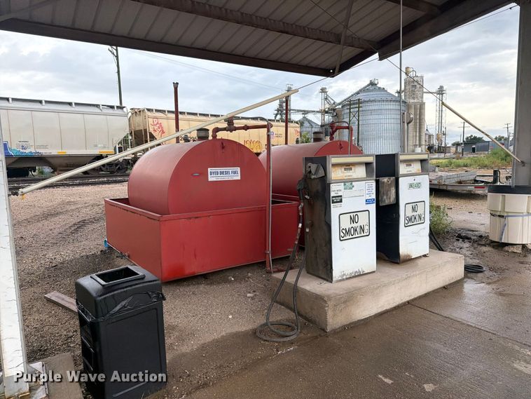 image for item DY3442 Fuel tanks and pumps