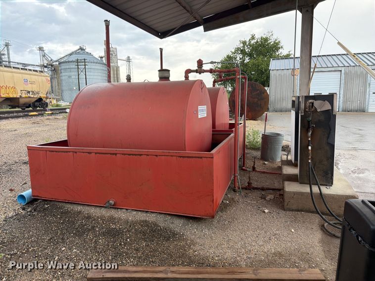image for item DY3442 Fuel tanks and pumps