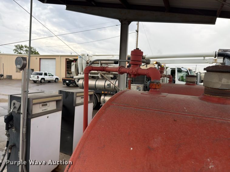 image for item DY3442 Fuel tanks and pumps