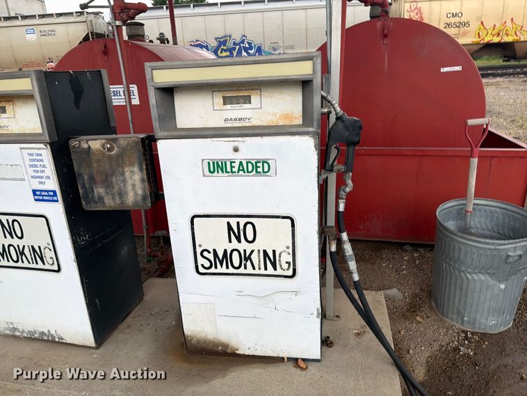 image for item DY3442 Fuel tanks and pumps