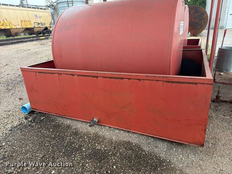 image for item DY3442 Fuel tanks and pumps